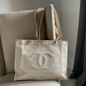 Chanel Grand Shopping Tote (GST) in Beige Caviar Leather